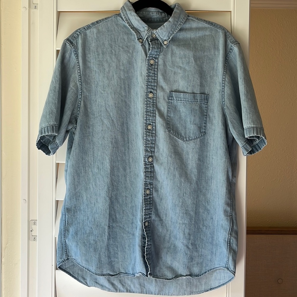 Men’s button up short sleeve shirt. Club Monaco